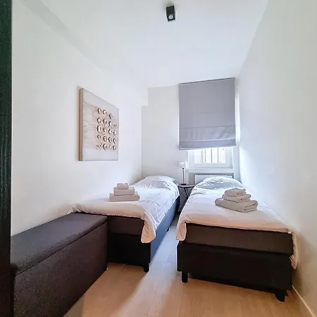 Rubensplein 7p, 4 Adults & 3 Kids - Free Parking Διαμέρισμα *